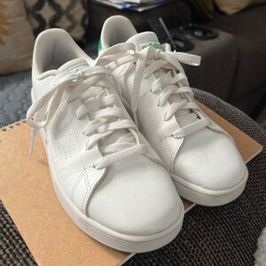 Adidas ‘Advantage Base’ sneakers